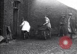 Standbild Britische Frauen arbeiten in den Krieg Ersten Weltkrieg Vereinigtes Königreich, 1914, aus Sekunde 15 historischem Filmmaterial Videoclip 65675028145