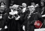 Standbild King fragt britischen weniger zu essen Brot Rationierung für Ersten Weltkrieg Aufwand London England Vereinigtes Königreich, 1914, aus Sekunde 5 historischem Filmmaterial Videoclip 65675028146
