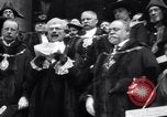 Standbild King fragt britischen weniger zu essen Brot Rationierung für Ersten Weltkrieg Aufwand London England Vereinigtes Königreich, 1914, aus Sekunde 9 historischem Filmmaterial Videoclip 65675028146