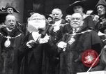 Standbild King fragt britischen weniger zu essen Brot Rationierung für Ersten Weltkrieg Aufwand London England Vereinigtes Königreich, 1914, aus Sekunde 11 historischem Filmmaterial Videoclip 65675028146