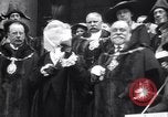 Standbild King fragt britischen weniger zu essen Brot Rationierung für Ersten Weltkrieg Aufwand London England Vereinigtes Königreich, 1914, aus Sekunde 13 historischem Filmmaterial Videoclip 65675028146