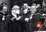 Standbild King fragt britischen weniger zu essen Brot Rationierung für Ersten Weltkrieg Aufwand London England Vereinigtes Königreich, 1914, aus Sekunde 15 historischem Filmmaterial Videoclip 65675028146