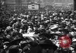Standbild King fragt britischen weniger zu essen Brot Rationierung für Ersten Weltkrieg Aufwand London England Vereinigtes Königreich, 1914, aus Sekunde 17 historischem Filmmaterial Videoclip 65675028146