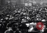 Standbild King fragt britischen weniger zu essen Brot Rationierung für Ersten Weltkrieg Aufwand London England Vereinigtes Königreich, 1914, aus Sekunde 21 historischem Filmmaterial Videoclip 65675028146