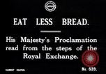 Standbild King fragt britischen weniger zu essen Brot Rationierung für Ersten Weltkrieg Aufwand London England Vereinigtes Königreich, 1914, aus Sekunde 27 historischem Filmmaterial Videoclip 65675028146