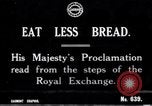 Standbild King fragt britischen weniger zu essen Brot Rationierung für Ersten Weltkrieg Aufwand London England Vereinigtes Königreich, 1914, aus Sekunde 33 historischem Filmmaterial Videoclip 65675028146