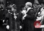 Standbild King fragt britischen weniger zu essen Brot Rationierung für Ersten Weltkrieg Aufwand London England Vereinigtes Königreich, 1914, aus Sekunde 35 historischem Filmmaterial Videoclip 65675028146