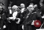 Standbild King fragt britischen weniger zu essen Brot Rationierung für Ersten Weltkrieg Aufwand London England Vereinigtes Königreich, 1914, aus Sekunde 40 historischem Filmmaterial Videoclip 65675028146