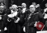 Standbild King fragt britischen weniger zu essen Brot Rationierung für Ersten Weltkrieg Aufwand London England Vereinigtes Königreich, 1914, aus Sekunde 45 historischem Filmmaterial Videoclip 65675028146