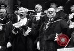 Standbild King fragt britischen weniger zu essen Brot Rationierung für Ersten Weltkrieg Aufwand London England Vereinigtes Königreich, 1914, aus Sekunde 46 historischem Filmmaterial Videoclip 65675028146