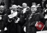 Standbild King fragt britischen weniger zu essen Brot Rationierung für Ersten Weltkrieg Aufwand London England Vereinigtes Königreich, 1914, aus Sekunde 47 historischem Filmmaterial Videoclip 65675028146