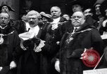 Standbild King fragt britischen weniger zu essen Brot Rationierung für Ersten Weltkrieg Aufwand London England Vereinigtes Königreich, 1914, aus Sekunde 48 historischem Filmmaterial Videoclip 65675028146
