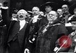 Standbild King fragt britischen weniger zu essen Brot Rationierung für Ersten Weltkrieg Aufwand London England Vereinigtes Königreich, 1914, aus Sekunde 52 historischem Filmmaterial Videoclip 65675028146