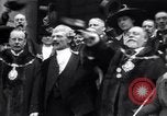 Standbild King fragt britischen weniger zu essen Brot Rationierung für Ersten Weltkrieg Aufwand London England Vereinigtes Königreich, 1914, aus Sekunde 55 historischem Filmmaterial Videoclip 65675028146