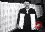 Standbild britischen Frauen arbeiten in Dundee Marmalade factory London England Vereinigtes Königreich, 1914, aus Sekunde 3 historischem Filmmaterial Videoclip 65675028147