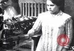 Standbild britischen Frauen arbeiten in Dundee Marmalade factory London England Vereinigtes Königreich, 1914, aus Sekunde 24 historischem Filmmaterial Videoclip 65675028147