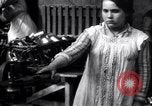 Standbild britischen Frauen arbeiten in Dundee Marmalade factory London England Vereinigtes Königreich, 1914, aus Sekunde 30 historischem Filmmaterial Videoclip 65675028147