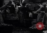 Standbild britischen Frauen arbeiten in Dundee Marmalade factory London England Vereinigtes Königreich, 1914, aus Sekunde 34 historischem Filmmaterial Videoclip 65675028147