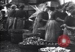 Standbild britischen Frauen arbeiten in Dundee Marmalade factory London England Vereinigtes Königreich, 1914, aus Sekunde 39 historischem Filmmaterial Videoclip 65675028147