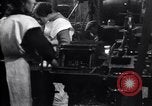 Standbild britischen Frauen arbeiten in Dundee Marmalade factory London England Vereinigtes Königreich, 1914, aus Sekunde 62 historischem Filmmaterial Videoclip 65675028147