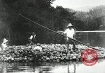 Standbild Männer Philippinen, 1936, aus Sekunde 41 historischem Filmmaterial Videoclip 65675028187