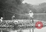 Standbild Männer Philippinen, 1936, aus Sekunde 42 historischem Filmmaterial Videoclip 65675028187