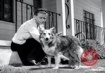 Standbild Ernie Pyle in Albuquerque New Mexico United States USA, 1945, aus Sekunde 61 historischem Filmmaterial Videoclip 65675028197