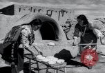 Standbild Ernie Pyle New Mexico United States USA, 1945, aus Sekunde 50 historischem Filmmaterial Videoclip 65675028198