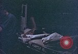 Standbild der Überlebenden von Rakuyo Maru Philippinen, 1944, aus Sekunde 9 historischem Filmmaterial Videoclip 65675028207
