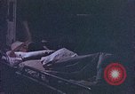 Standbild der Überlebenden von Rakuyo Maru Philippinen, 1944, aus Sekunde 11 historischem Filmmaterial Videoclip 65675028207