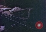 Standbild der Überlebenden von Rakuyo Maru Philippinen, 1944, aus Sekunde 15 historischem Filmmaterial Videoclip 65675028207