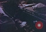 Standbild der Überlebenden von Rakuyo Maru Philippinen, 1944, aus Sekunde 20 historischem Filmmaterial Videoclip 65675028207