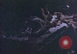 Standbild der Überlebenden von Rakuyo Maru Philippinen, 1944, aus Sekunde 29 historischem Filmmaterial Videoclip 65675028207