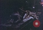 Standbild der Überlebenden von Rakuyo Maru Philippinen, 1944, aus Sekunde 30 historischem Filmmaterial Videoclip 65675028207