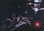 Standbild der Überlebenden von Rakuyo Maru Philippinen, 1944, aus Sekunde 32 historischem Filmmaterial Videoclip 65675028207