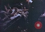 Standbild der Überlebenden von Rakuyo Maru Philippinen, 1944, aus Sekunde 45 historischem Filmmaterial Videoclip 65675028207