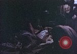 Standbild der Überlebenden von Rakuyo Maru Philippinen, 1944, aus Sekunde 47 historischem Filmmaterial Videoclip 65675028207