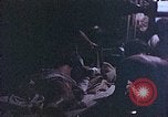 Standbild der Überlebenden von Rakuyo Maru Philippinen, 1944, aus Sekunde 49 historischem Filmmaterial Videoclip 65675028207