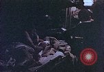 Standbild der Überlebenden von Rakuyo Maru Philippinen, 1944, aus Sekunde 53 historischem Filmmaterial Videoclip 65675028207