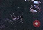 Standbild der Überlebenden von Rakuyo Maru Philippinen, 1944, aus Sekunde 55 historischem Filmmaterial Videoclip 65675028207