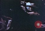 Standbild der Überlebenden von Rakuyo Maru Philippinen, 1944, aus Sekunde 57 historischem Filmmaterial Videoclip 65675028207