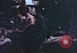 Standbild der Überlebenden von Rakuyo Maru Philippinen, 1944, aus Sekunde 60 historischem Filmmaterial Videoclip 65675028207