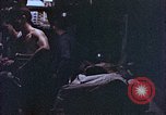 Standbild der Überlebenden von Rakuyo Maru Philippinen, 1944, aus Sekunde 62 historischem Filmmaterial Videoclip 65675028207