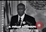Immagine di Philip Randolph indirizzi National Press Club Washington DC USA, 1963, secondo 8 filmato di repertorio 65675028213