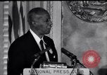 Immagine di Philip Randolph indirizzi National Press Club Washington DC USA, 1963, secondo 18 filmato di repertorio 65675028213