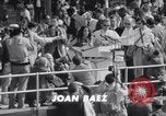 Standbild Joan Baez und Odetta Washington DC USA, 1963, aus Sekunde 15 historischem Filmmaterial Videoclip 65675028219