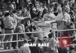 Standbild Joan Baez und Odetta Washington DC USA, 1963, aus Sekunde 16 historischem Filmmaterial Videoclip 65675028219