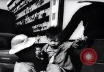 Standbild chinesische Boot Bewohner Hong Kong, 1962, aus Sekunde 35 historischem Filmmaterial Videoclip 65675028225