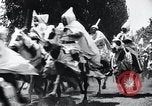 Standbild Ku Klux Klan Eastern United States USA, 1916, aus Sekunde 54 historischem Filmmaterial Videoclip 65675028233