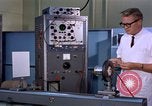 Standbild Techniker United States USA, 1961, aus Sekunde 7 historischem Filmmaterial Videoclip 65675028235